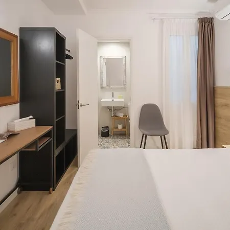 Hostal Menurka Hostel *