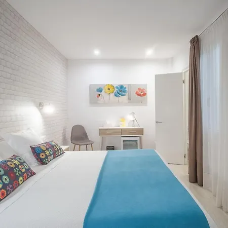 Hostal Menurka *