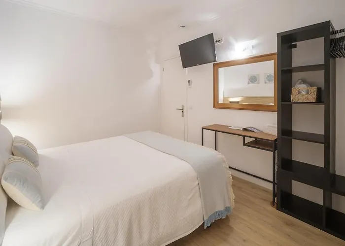 Menurka אכסניה